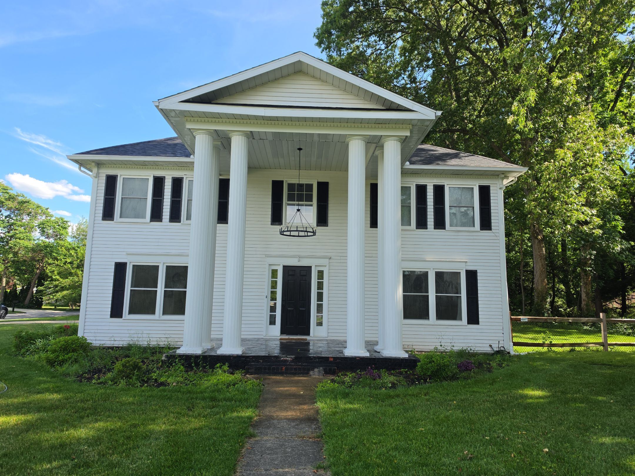 Why Granger Homeowners Soft Wash Vinyl Siding In Spring (Not Pressure Wash It) 2 After — Our Soft Wash Process Safely Removes Years Of Dirt And Organic Growth From Delicate Siding And Columns, Restoring This Home'S Classic Curb Appeal. — Double A Power Washing